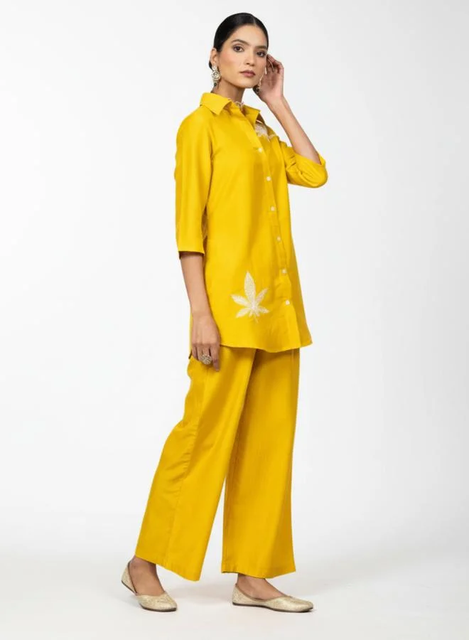 WineRed طقم قميص مطرز وبنطال بأرجل واسعة